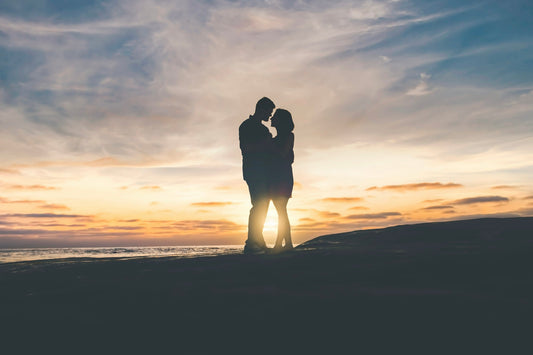How to Surprise Her with a Stunning Engagement Ring This Black Friday