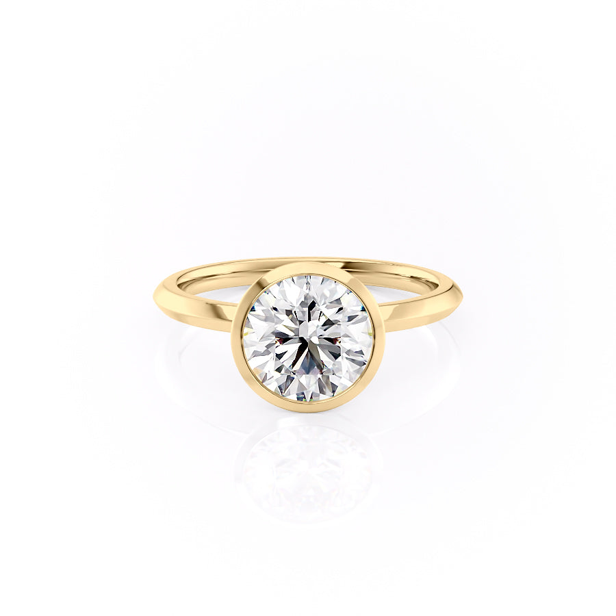 The Razor Bezel Kamellie. A Yellow Gold Solitaire Engagement Ring Set With A 2ct Round Lab Grown Diamond. White Background.